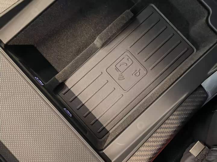 Фото 15 - Audi SQ7