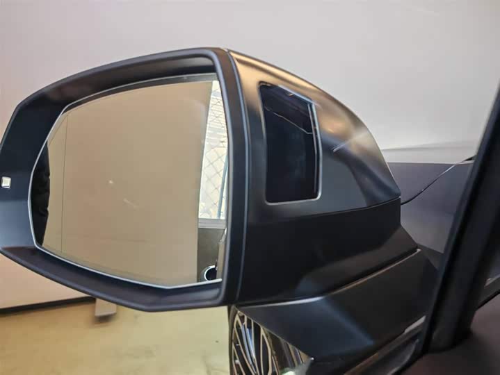 Фото 21 - Audi SQ7