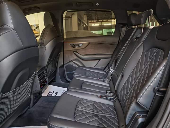 Фото 22 - Audi SQ7