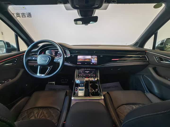 Фото 23 - Audi SQ7