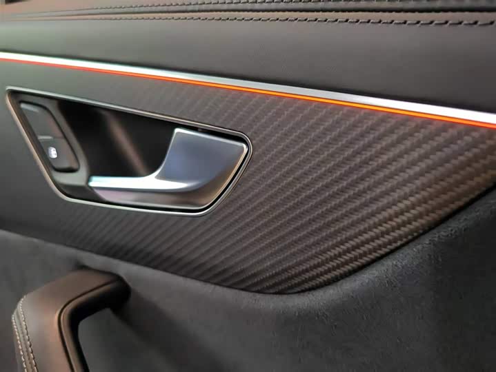 Фото 24 - Audi SQ7