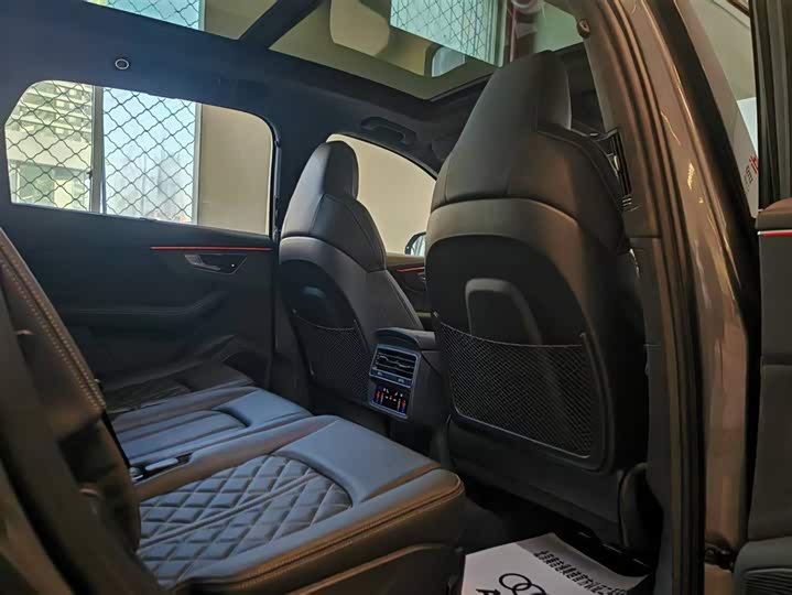 Фото 25 - Audi SQ7