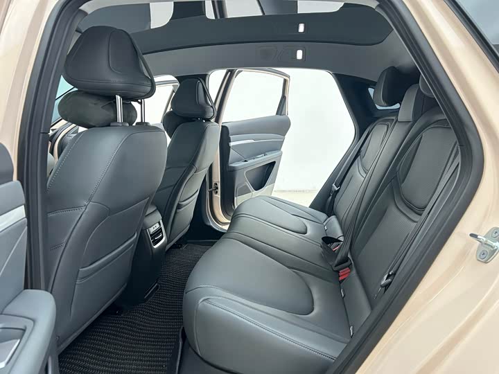 Фото 10 - XPeng Mona M03