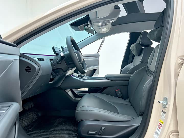 Фото 7 - XPeng Mona M03