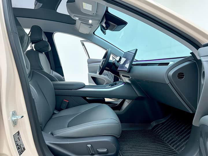 Фото 8 - XPeng Mona M03