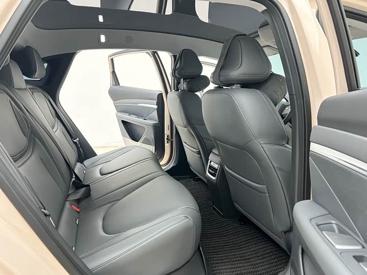 Фото 9 - XPeng Mona M03