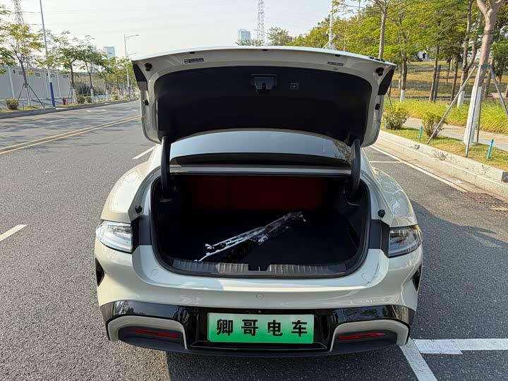 Фото 10 - Xiaomi SU7