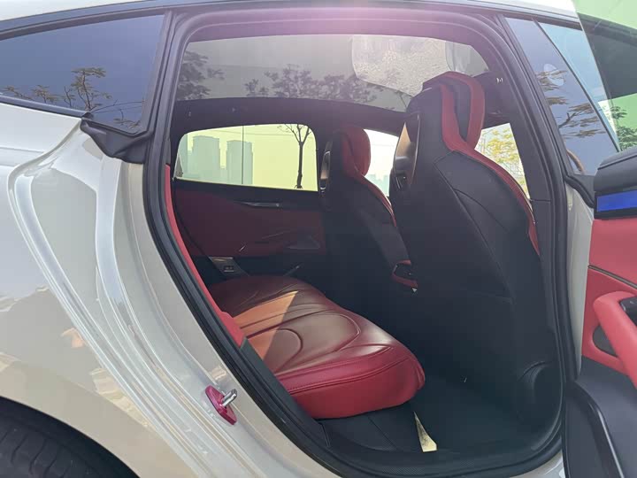 Фото 17 - Xiaomi SU7