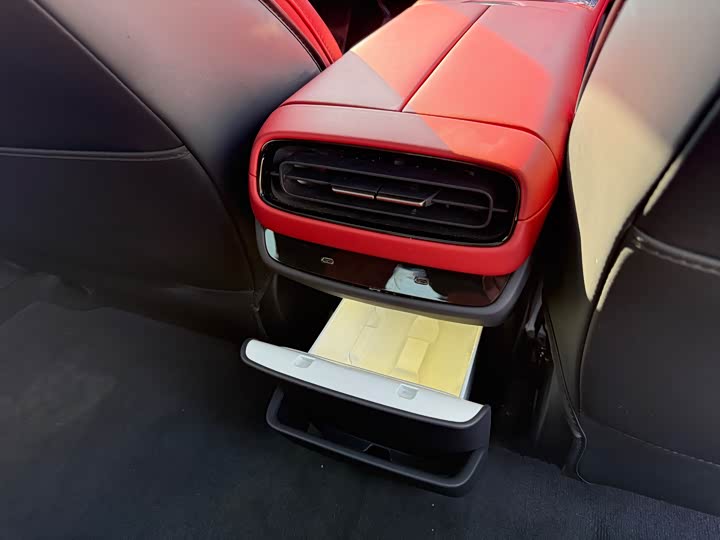 Фото 18 - Xiaomi SU7