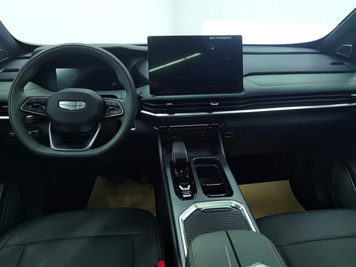 Фото 12 - Geely Okavango L