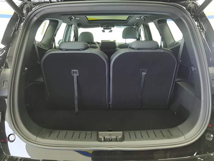 Фото 4 - Geely Okavango L