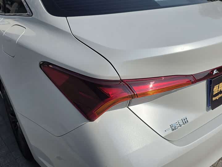 Фото 10 - Toyota Avalon