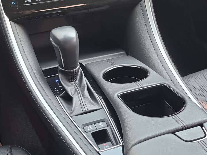 Фото 16 - Toyota Avalon