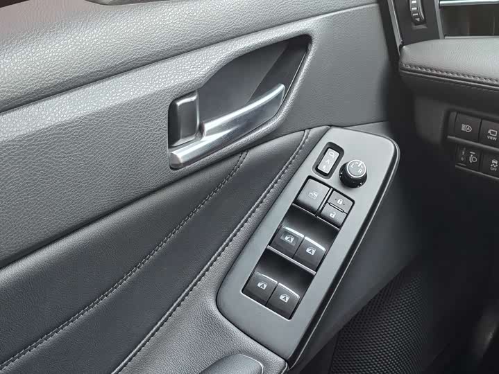 Фото 17 - Toyota Avalon