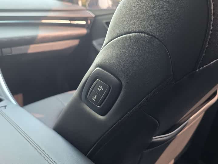 Фото 18 - Toyota Avalon