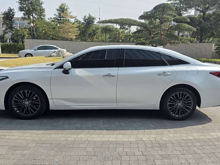 Фото 4 - Toyota Avalon