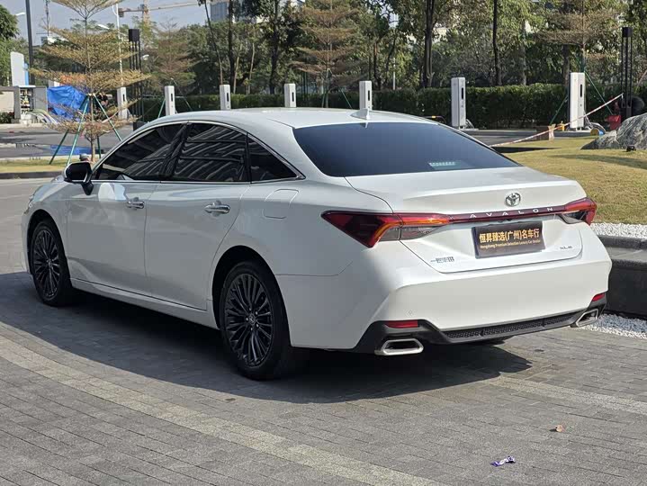 Фото 5 - Toyota Avalon