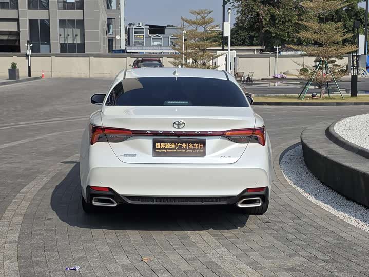 Фото 6 - Toyota Avalon