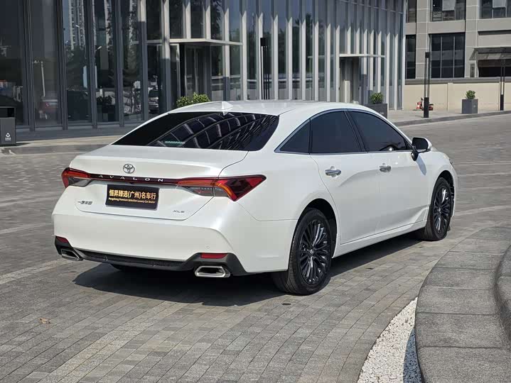 Фото 7 - Toyota Avalon