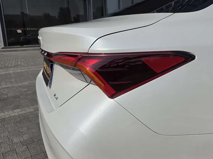 Фото 8 - Toyota Avalon