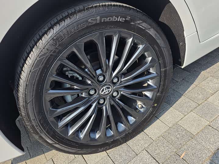 Фото 9 - Toyota Avalon