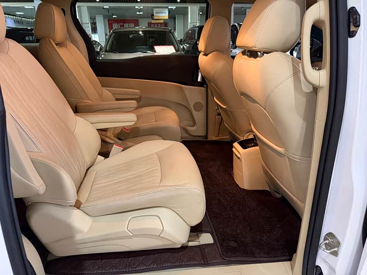 Фото 17 - Buick GL8 ES