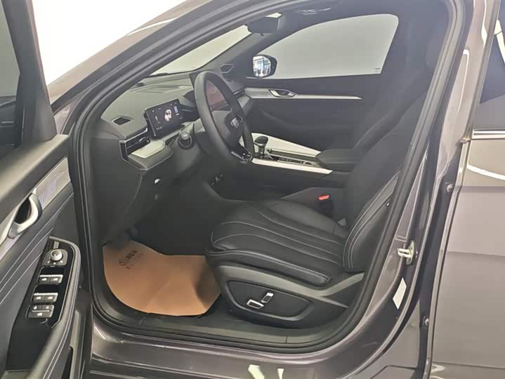 Фото 9 - Geely Preface