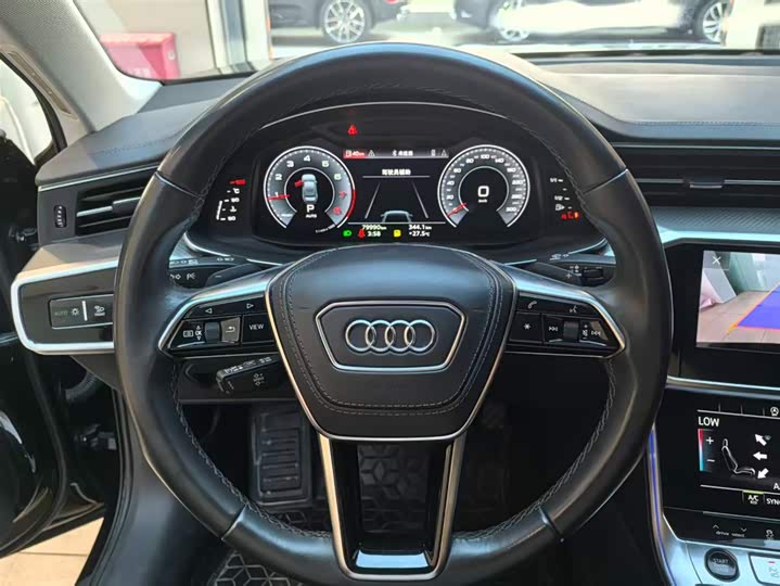 Фото 10 - Audi A6L