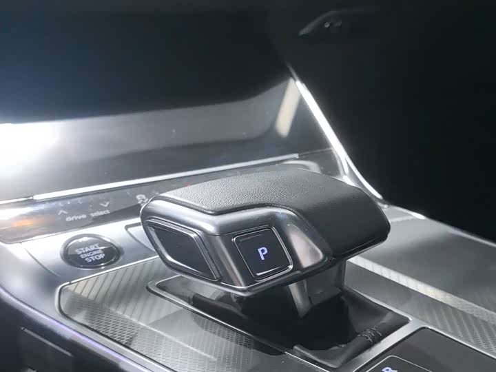 Фото 16 - Audi A6L