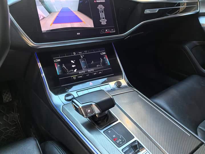 Фото 4 - Audi A6L