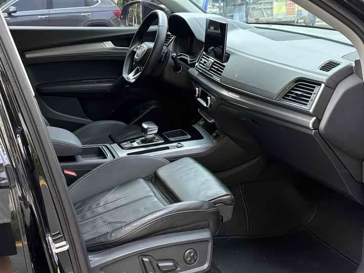 Фото 5 - Audi Q5L