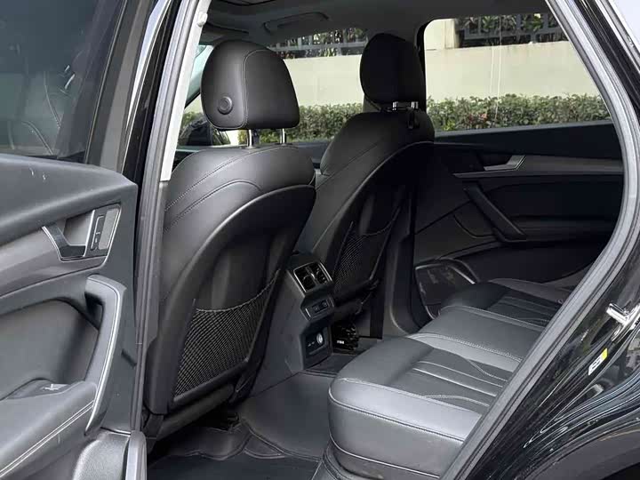 Фото 6 - Audi Q5L