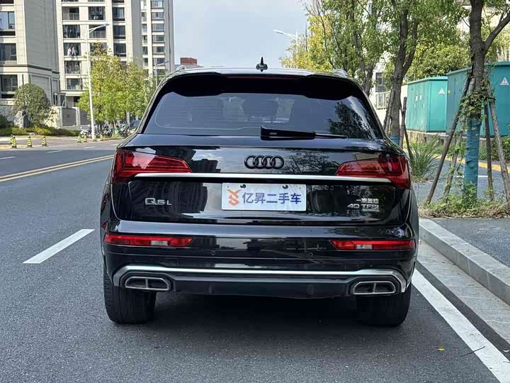 Фото 8 - Audi Q5L
