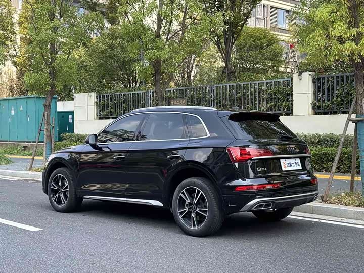 Фото 9 - Audi Q5L