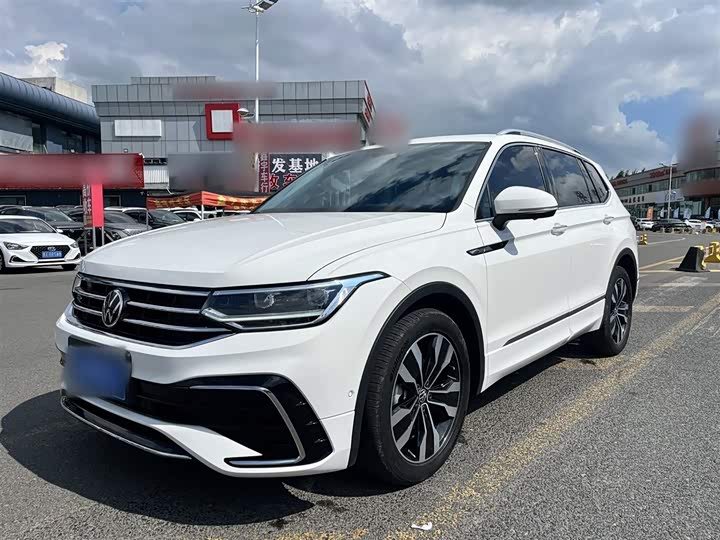 Фото 1 - Volkswagen Tiguan L Pro
