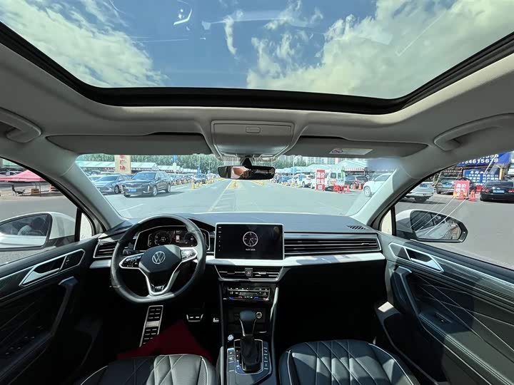 Фото 11 - Volkswagen Tiguan L Pro