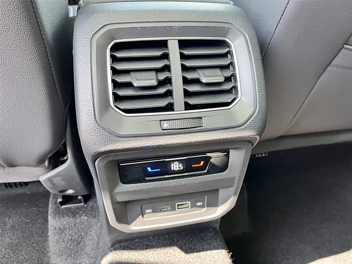 Фото 14 - Volkswagen Tiguan L Pro