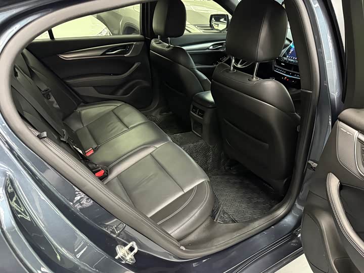 Фото 10 - Cadillac CT5