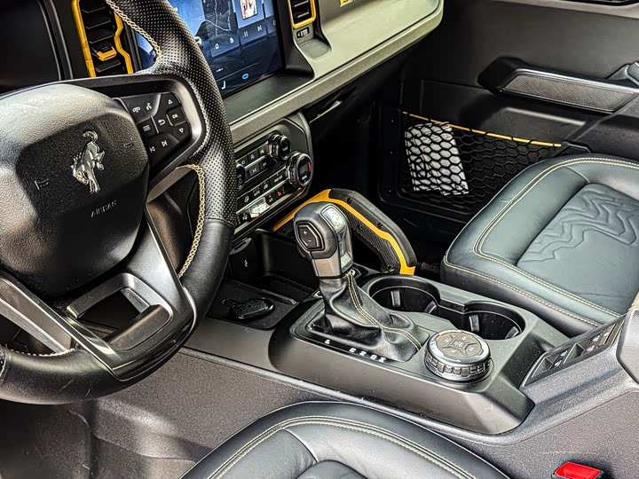 Фото 16 - Ford Bronco