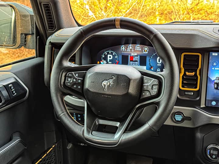 Фото 19 - Ford Bronco