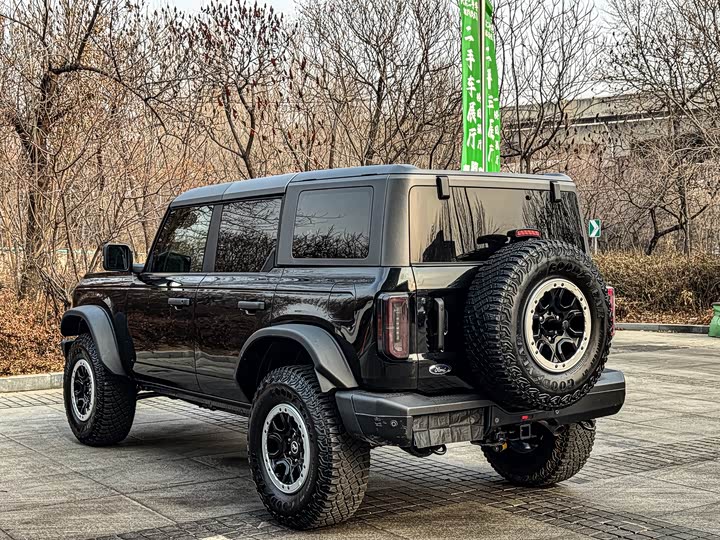 Фото 32 - Ford Bronco