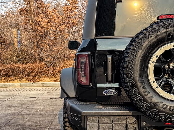 Фото 34 - Ford Bronco