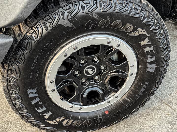 Фото 6 - Ford Bronco