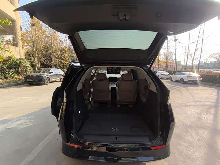 Фото 14 - XPeng X9