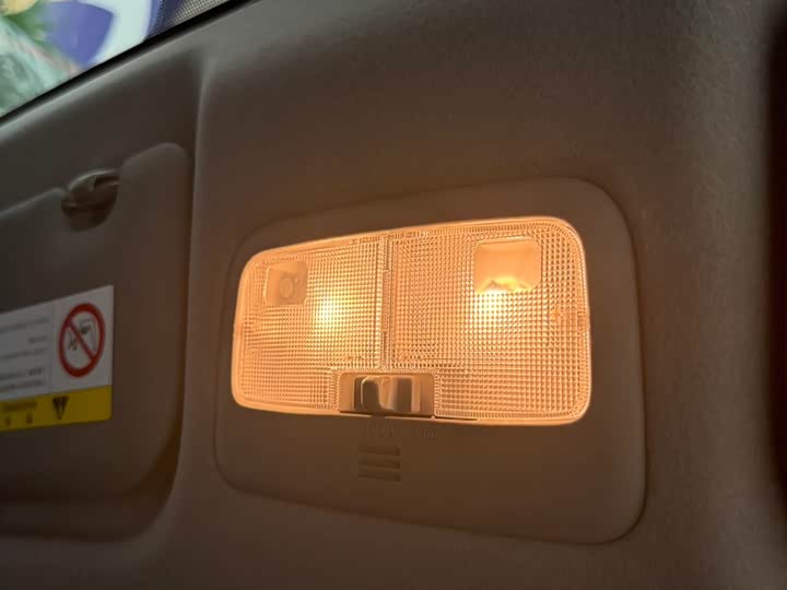 Фото 14 - Toyota Yaris L Hatchback