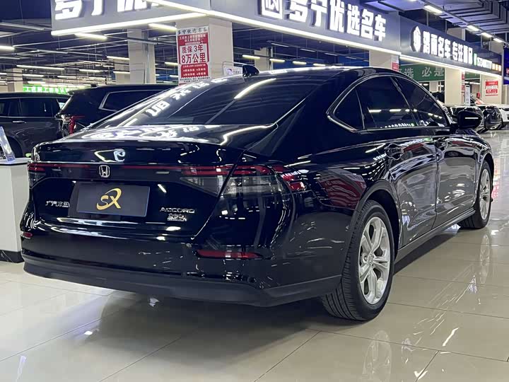 Фото 4 - Honda Accord