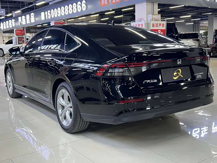 Фото 6 - Honda Accord