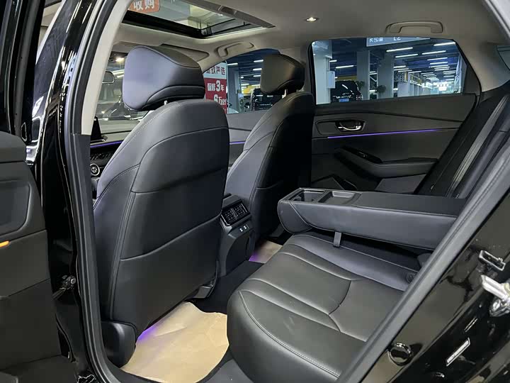 Фото 8 - Honda Accord