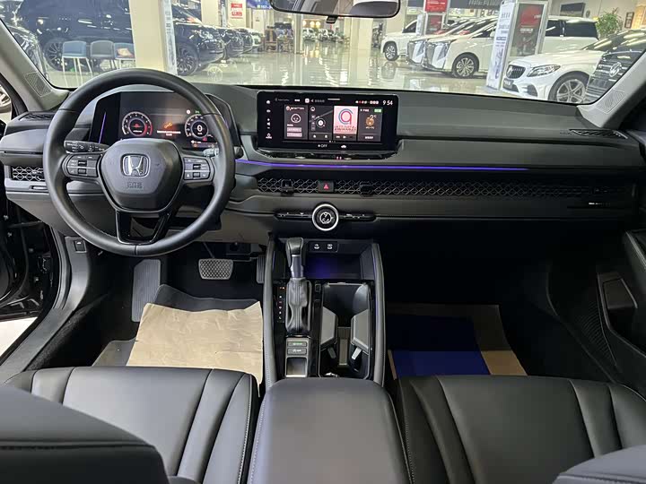 Фото 9 - Honda Accord