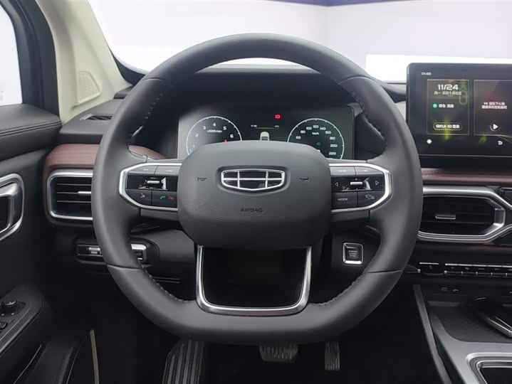 Фото 12 - Geely Okavango